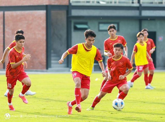 U17 Việt Nam thoải mái tinh thần trước trận gặp U17 Uzbekistan   - Ảnh 2.