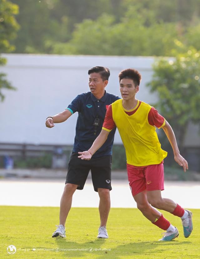 U17 Việt Nam thoải mái tinh thần trước trận gặp U17 Uzbekistan   - Ảnh 1.