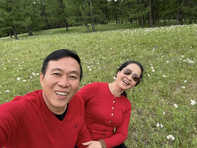 Sao Việt ngày 26/6: Phương Trinh Jolie sinh con trai, vợ chồng NSND Lan Hương vi vu Mông Cổ - Ảnh 2.