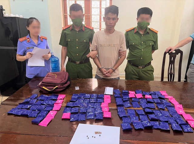 Công an huyện Hưng Nguyên bắt vụ mua bán 24.000 viên ma túy - Ảnh 1.