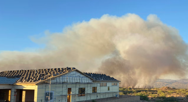 Cháy rừng nghiêm trọng ở Arizona, trên 1.100 người phải sơ tán - Ảnh 2.