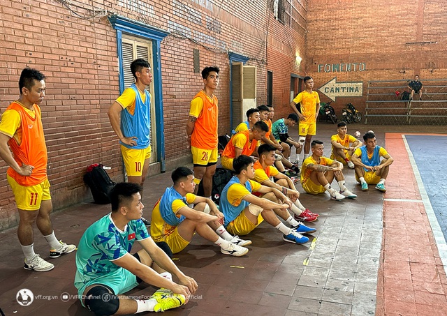 ĐT futsal Việt Nam đã đặt chân tới Paraguay, nỗ lực thích nghi với múi giờ mới   - Ảnh 6.