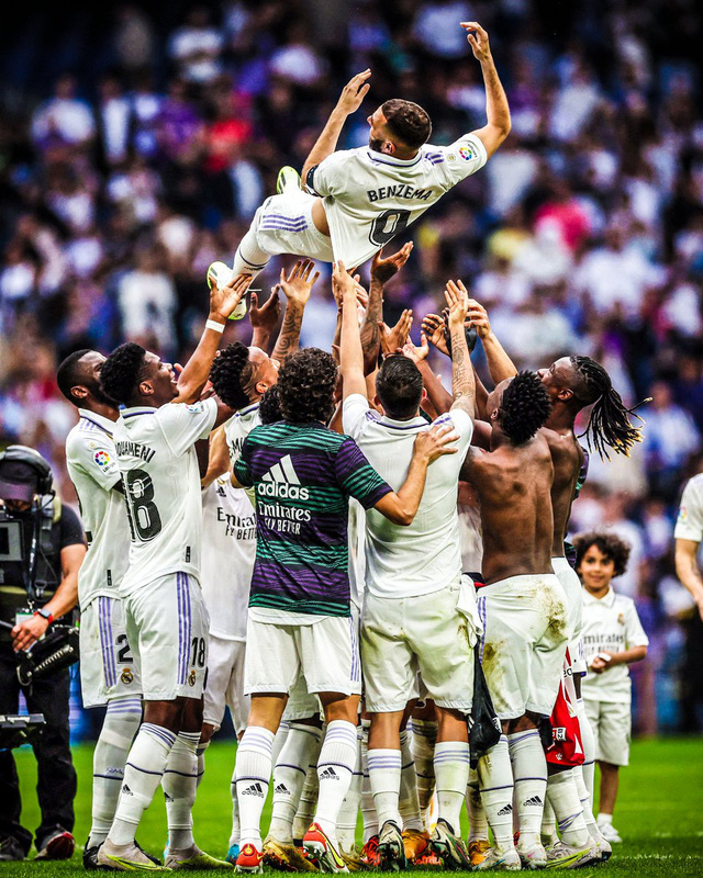 Benzema tỏa sáng trong ngày chia tay Real Madrid   - Ảnh 2.