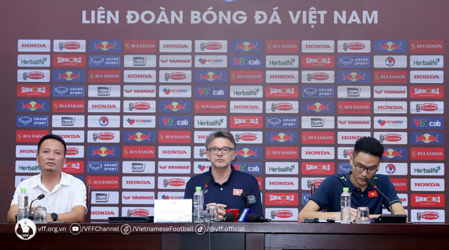 HLV Philippe Troussier chọn đội hình thi đấu FIFA Days cho ĐT Việt Nam từ 58 cầu thủ được triệu tập - Ảnh 2.