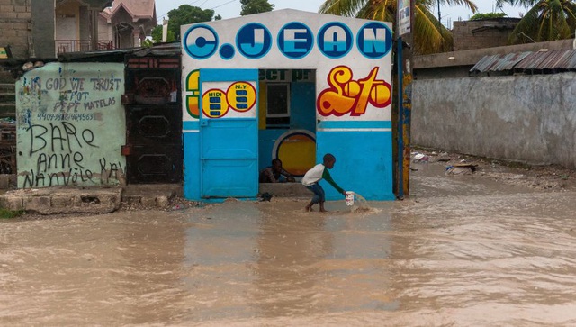 Lũ lụt, lở đất ở Haiti khiến hơn 40 người thiệt mạng, hàng nghìn người phải sơ tán - Ảnh 2.