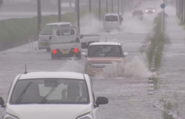 Nhật Bản hứng chịu đợt mưa lớn kỷ lục trong vòng 100 năm qua  - Ảnh 1.