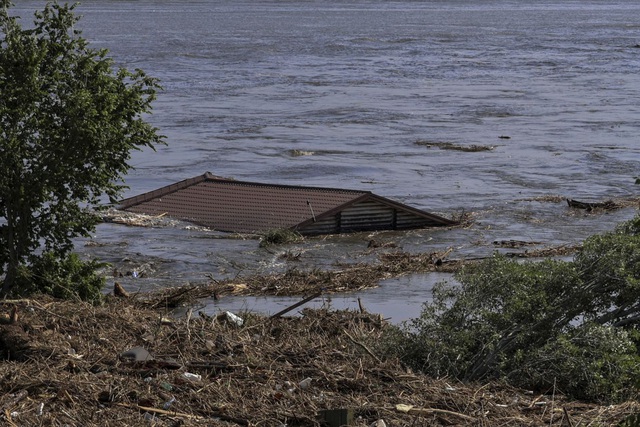 5 tác động môi trường từ vụ vỡ đập Nova Kakhovka gây “thảm họa sinh thái” - Ảnh 1.