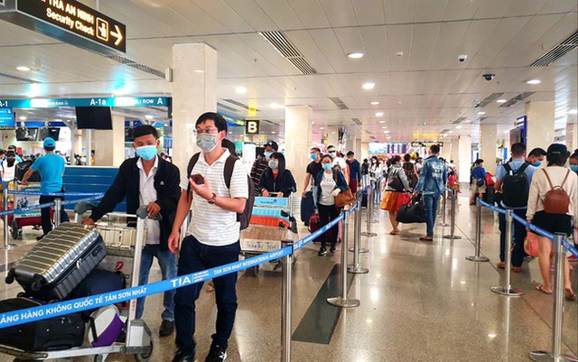 Sân bay Tân Sơn Nhất dự kiến đón 24 triệu lượt khách trong cao điểm hè - Ảnh 1.
