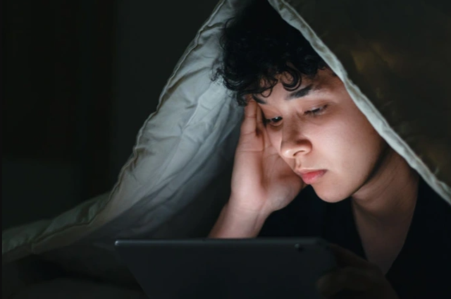 Tác hại khôn lường của việc thường xuyên thức khuya | VTV.VN