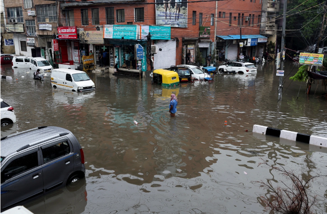 Mưa lớn gây lũ lụt, sạt lở đất tại Ấn Độ, khiến hàng chục người thiệt mạng - Ảnh 6.