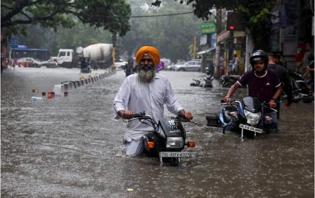 Mưa lớn gây lũ lụt, sạt lở đất tại Ấn Độ, khiến hàng chục người thiệt mạng - Ảnh 8.