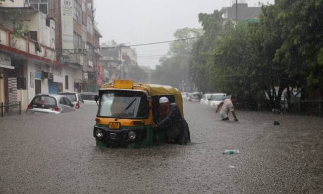 Mưa lớn gây lũ lụt, sạt lở đất tại Ấn Độ, khiến hàng chục người thiệt mạng - Ảnh 7.