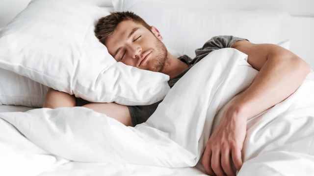 7 cách giúp bạn đi ngủ sớm hơn - Ảnh 2.