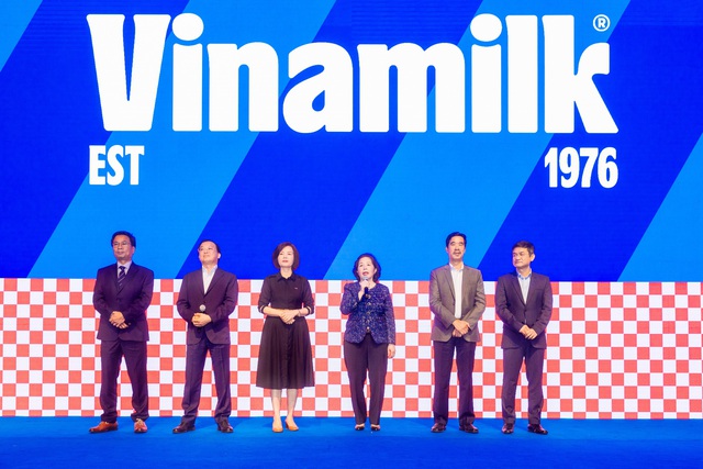 Nhận diện thương hiệu mới của Vinamilk phủ xanh mạng xã hội - Ảnh 4.