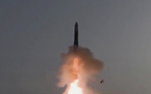 Hàn Quốc họp khẩn sau vụ phóng tên lửa của Triều Tiên - Ảnh 1.