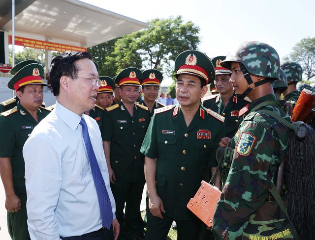 州大統領が軍事地帯 2 を訪問し協力 - 写真 3。