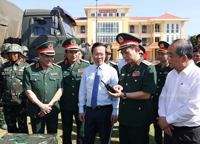 州大統領が軍事地帯 2 を訪問し協力 - 写真 2。