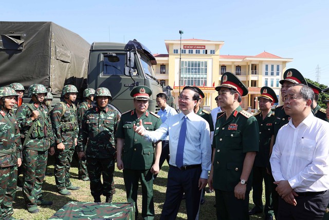 Chủ tịch nước thăm và làm việc với Quân khu 2 - Ảnh 1.