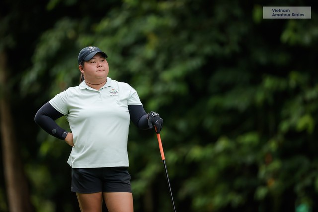 Mirabel Ting Ern Hui và Nguyễn Anh Minh dẫn đầu sau vòng 2 giải Vô địch Golf Nghiệp dư Quốc gia 2023   - Ảnh 1.