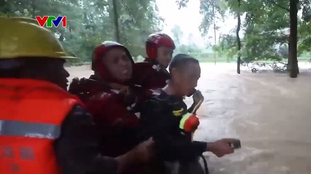 Trung Quốc sơ tán gần 10.000 người do mưa bão - Ảnh 1.