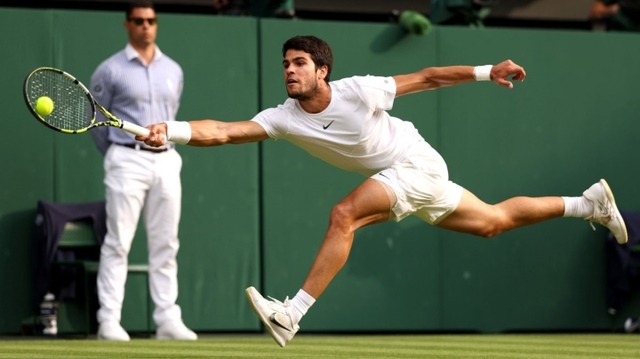 Đánh bại Djokovic, Carlos Alcaraz vô địch Wimbledon lần đầu tiên   - Ảnh 2.