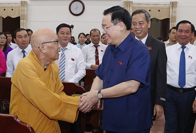Chủ tịch Quốc hội dự khai mạc Kỳ họp thứ 18 Hội đồng nhân dân tỉnh Quảng Trị - Ảnh 1.