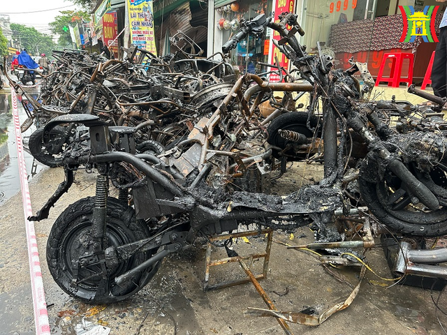 Hà Nội: Cháy cửa hàng xe đạp, xe máy điện, 3 người trong gia đình tử vong - Ảnh 2.