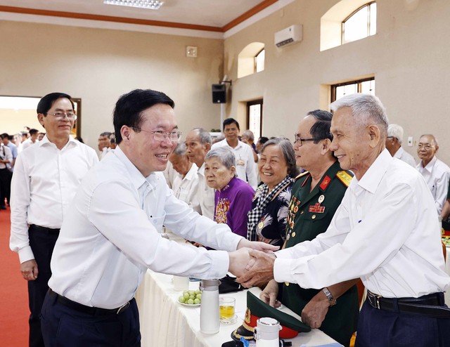 Chủ tịch nước Võ Văn Thưởng gặp mặt cựu tù chính trị Côn Đảo - Ảnh 1.