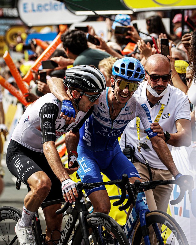 Adam Yates về nhất tại chặng đua mở màn Tour de France 2023   - Ảnh 1.