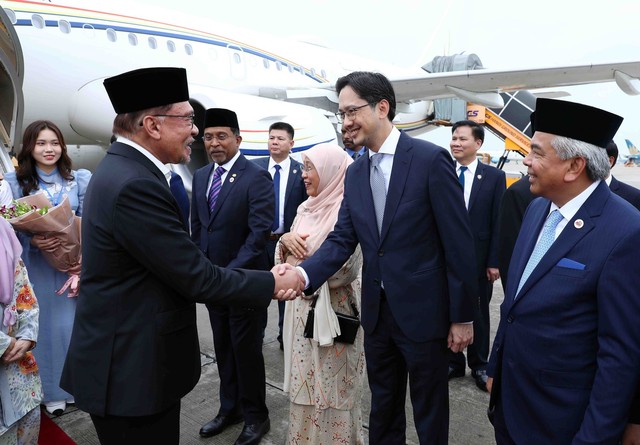 Thủ tướng Malaysia đến Hà Nội, bắt đầu chuyến thăm chính thức Việt Nam - Ảnh 2.