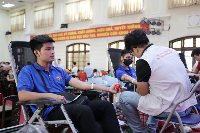 Người dân phường Nguyễn Trãi, Hà Đông tích cực hưởng ứng hiến máu cứu người - Ảnh 15.