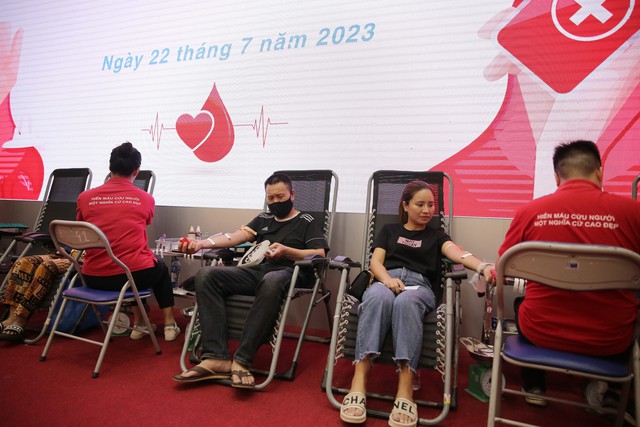 Người dân phường Nguyễn Trãi, Hà Đông tích cực hưởng ứng hiến máu cứu người - Ảnh 18.