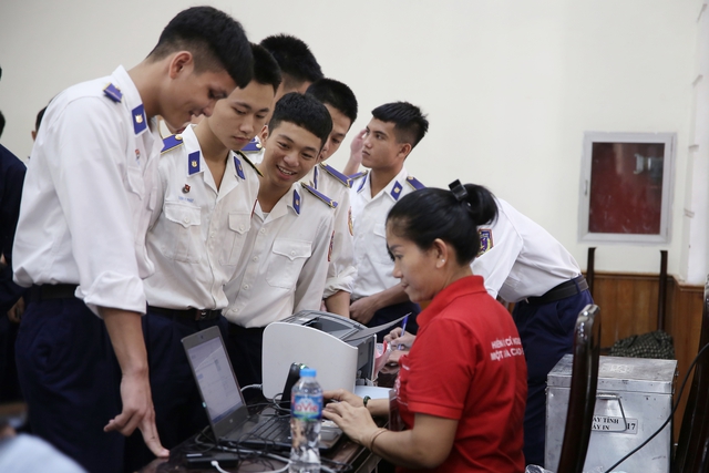 Người dân phường Nguyễn Trãi, Hà Đông tích cực hưởng ứng hiến máu cứu người - Ảnh 4.
