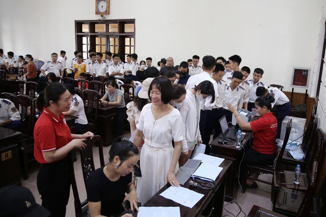 Người dân phường Nguyễn Trãi, Hà Đông tích cực hưởng ứng hiến máu cứu người - Ảnh 6.