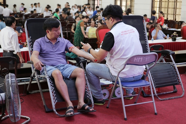 Người dân phường Nguyễn Trãi, Hà Đông tích cực hưởng ứng hiến máu cứu người - Ảnh 14.