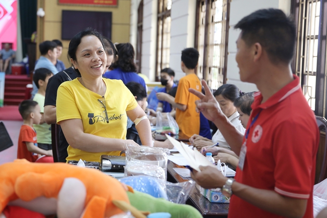 Người dân phường Nguyễn Trãi, Hà Đông tích cực hưởng ứng hiến máu cứu người - Ảnh 20.