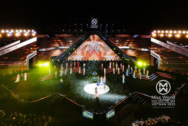 Nhìn lại đêm Chung kết Miss World Vietnam 2023 hoành tráng với 600m2 LED - Ảnh 2.
