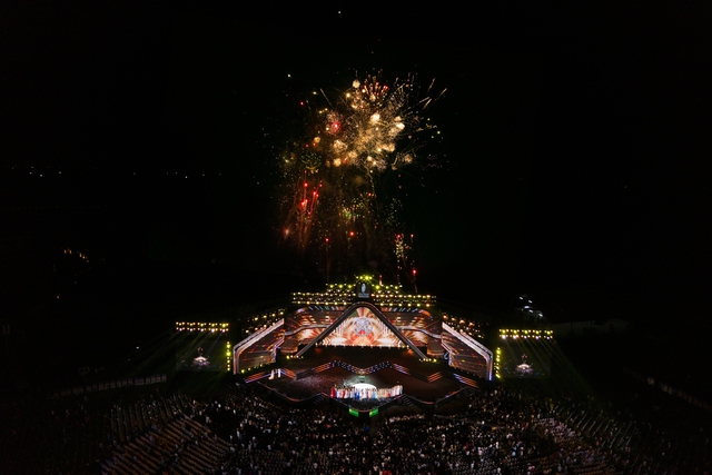 Nhìn lại đêm Chung kết Miss World Vietnam 2023 hoành tráng với 600m2 LED - Ảnh 10.