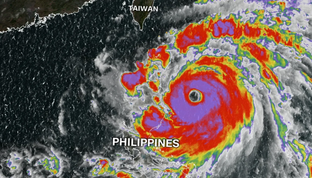 Bão Doksuri mạnh lên thành siêu bão tiến đến Philippines, chuẩn bị tấn công Trung Quốc - Ảnh 1.
