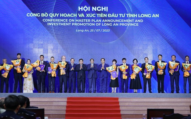 Thủ tướng dự Hội nghị công bố Quy hoạch và xúc tiến đầu tư tỉnh Long An - Ảnh 3.