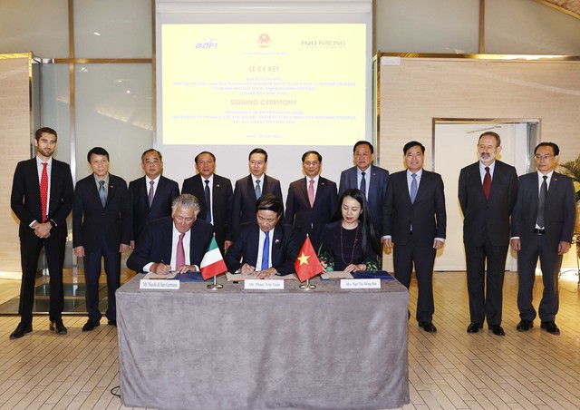 Chủ tịch nước Võ Văn Thưởng chứng kiến lễ ký kết thỏa thuận tổ chức Giải đua thuyền máy quốc tế tại Bình Định - Ảnh 2.