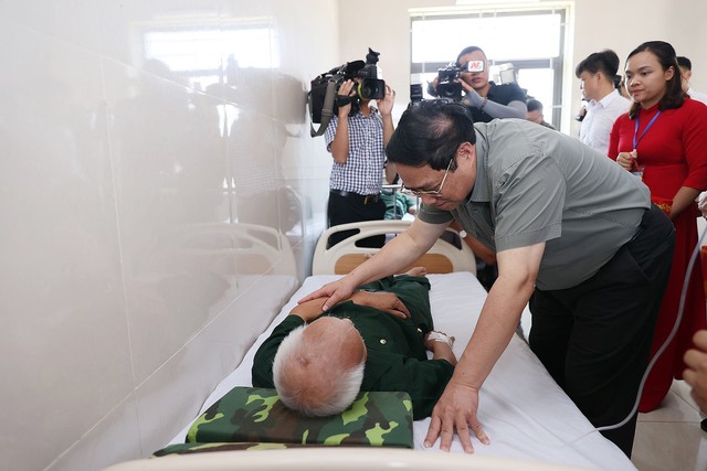Thủ tướng Phạm Minh Chính: Chăm sóc thương binh, bệnh binh, người có công như chăm sóc người thân - Ảnh 3.