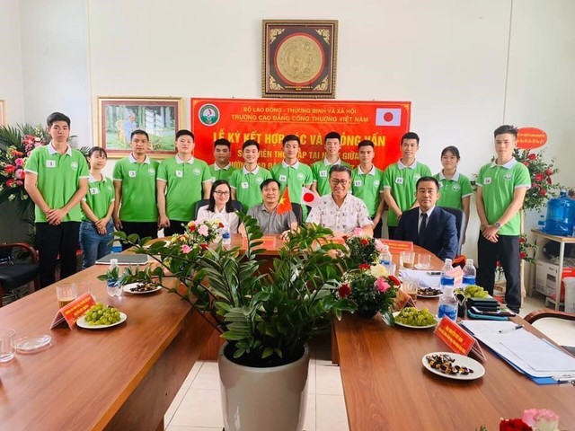 ベトナム産業貿易大学が 2023 年に学生を入学 - 写真 3。