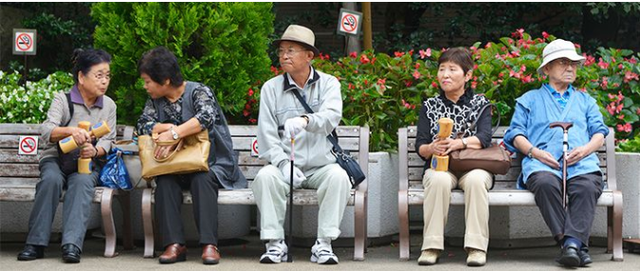 Tuổi thọ trung bình của người dân Nhật Bản tiếp tục giảm - Ảnh 1.