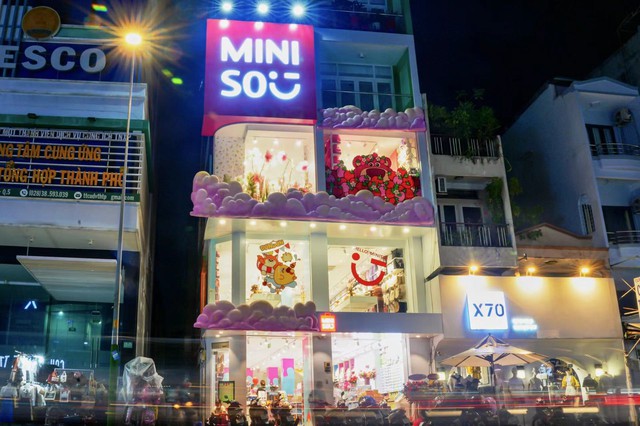 Located on one of the city’s most vibrant streets and a major transport artery, the new Nguyen Trai store is one of Minisos largest in Vietnam, occupying 300m2 across three floors.