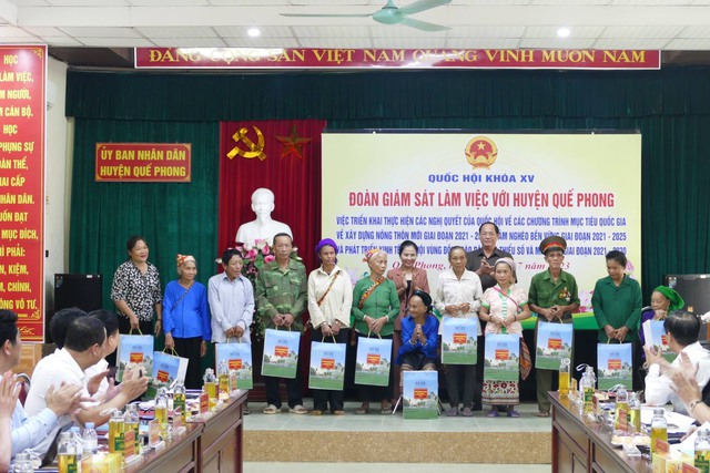 Đoàn giám sát của Quốc hội làm việc với huyện Quế Phong, tỉnh Nghệ An - Ảnh 1.
