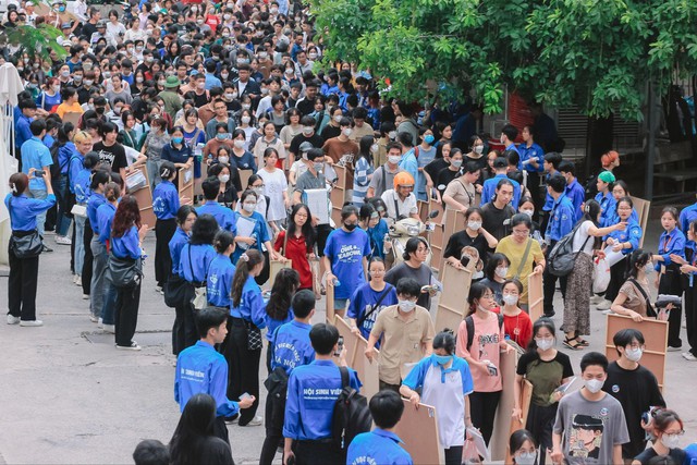 Gần 4.000 thí sinh dự thi năng khiếu Đại học Kiến trúc Hà Nội - Ảnh 1.