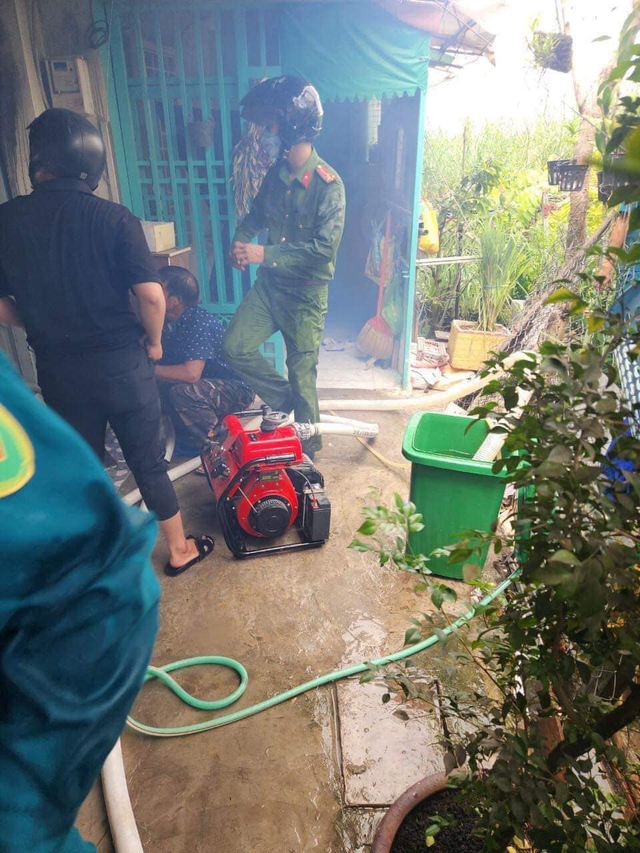 TP Hồ Chí Minh: Kịp thời cứu chữa một vụ cháy nhà dân trong hẻm sâu - Ảnh 3.