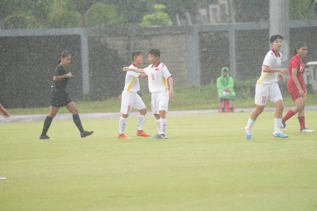 U19 nữ Việt Nam thắng đậm 5-0 U19 nữ Singapore trong trận mở màn U19 nữ Đông Nam Á 2023  - Ảnh 4.