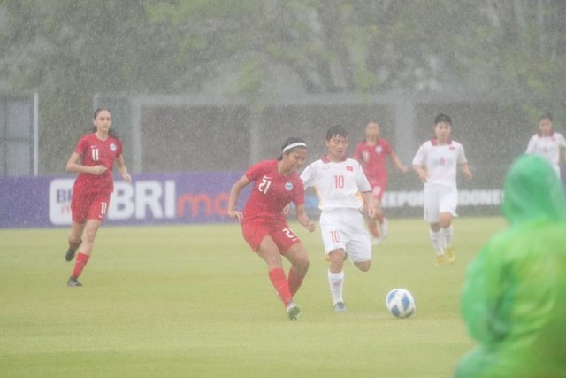 U19 nữ Việt Nam thắng đậm 5-0 U19 nữ Singapore trong trận mở màn U19 nữ Đông Nam Á 2023  - Ảnh 3.
